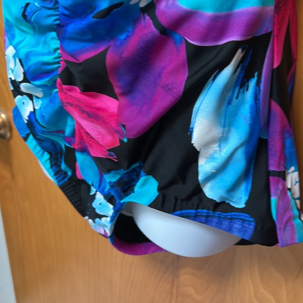 Maxine of Hollywood Sweetheart Swimsuit Size 12 - Picture 4 of 9